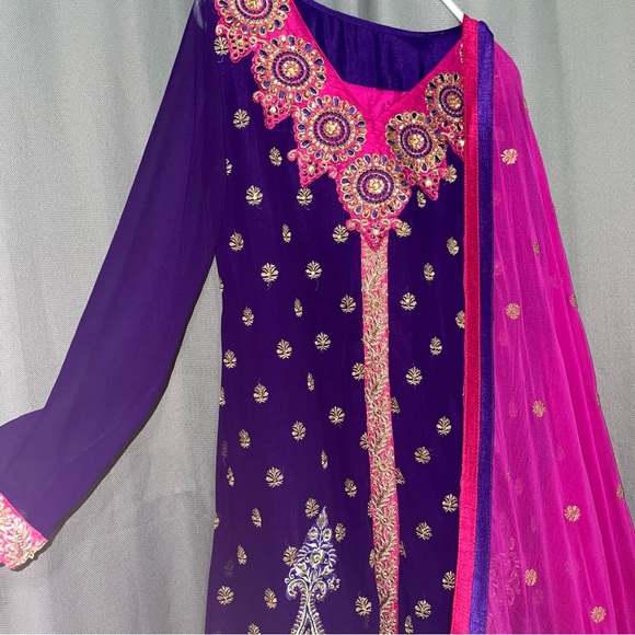 Vibrant Indian anarkali suit💜💓 - Picture 2 of 3
